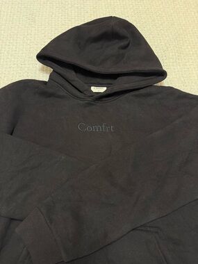 Comfrt black hoodie size small.  Excellent condition.   Unisex fit.
